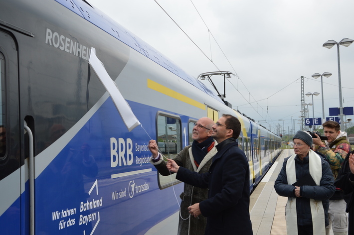 Ein BRB-Zug wurde 2023 auf den Namen „Rosenheim“ getauft.