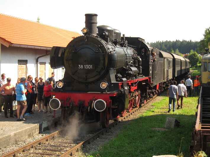 Ein Dampfzug von der Lokalbahn Endorf Obing, Kurz LEO 