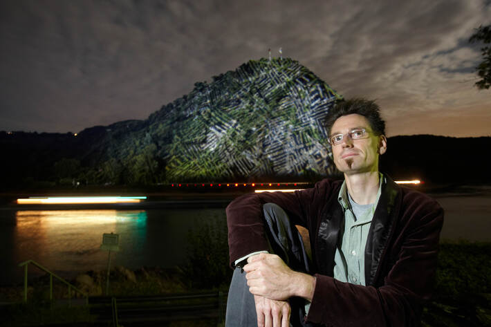 Das Foto ist ein Portrait von Ingo Bracke.