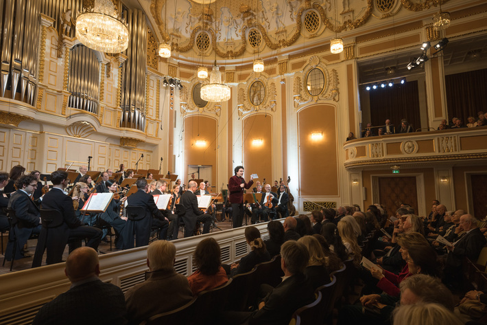 Starten Sie gleich mit dem Eröffnungskonzert.