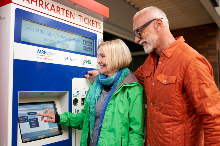 Vorbei mit dem Ticketdschungel am Fahrkartenautomat, das 49 Euro Ticket kommt. 
