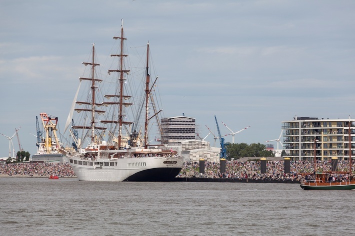 Windjammer erleben am Weserdeich