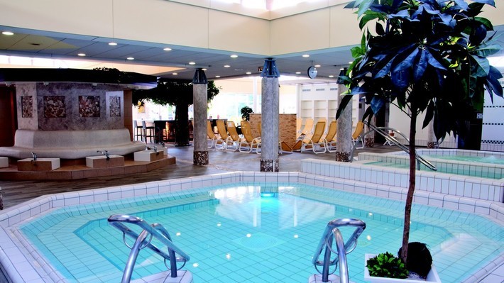 Innenbecken Saunalandschaft Therme