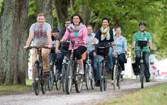 Gruppe Radler auf dem Weg von Bad Zwischenahn nach Oldenburg