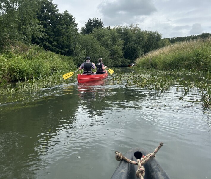Kanus auf dem Wasser