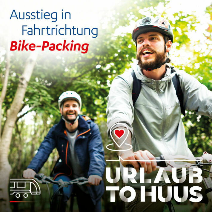 Zwei Radfahrer auf Bikepacking Tour durch den Nordwesten Deutschlands