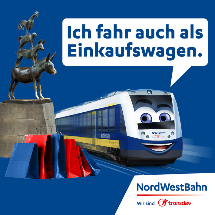 Bremer Stadtmusikanten, Einfaufstaschen und ein Zug der Nordwestbahn fährt vorbei