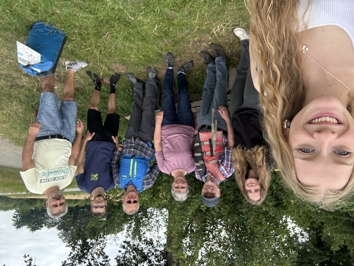 Gruppenfoto mit Menschen