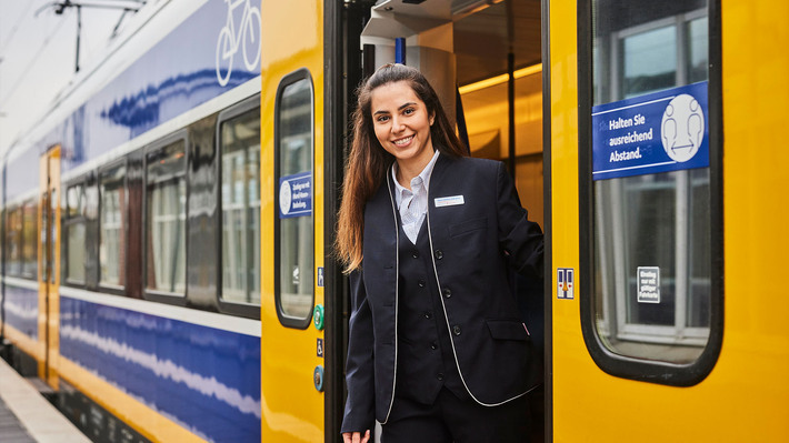 Mit Zug, Bus und Fähre nach Spiekeroog: Mit unserem Fahrplan und Partnern geht das ganz unkompliziert!