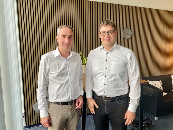Thomas Kopp (links) und Benjamin Ey (rechts) übernehmen künftig gemeinsam die Geschäftsführung der RheinRuhrBahn.