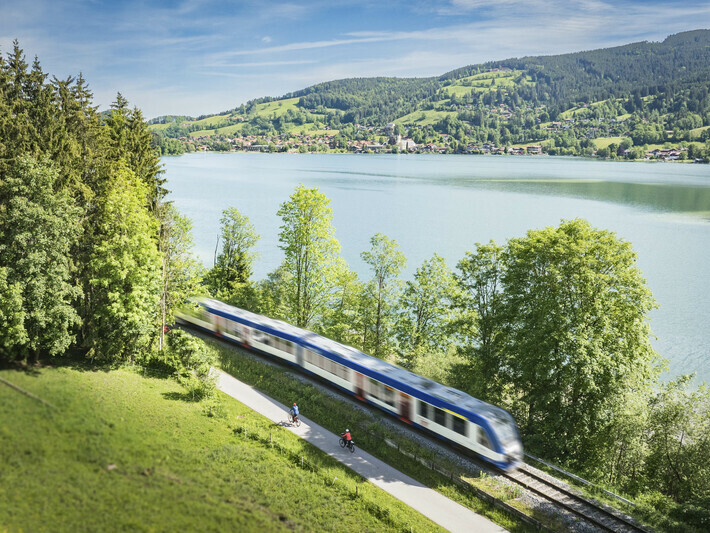 Bayerische Oberlandbahn in Natur