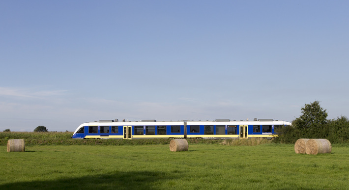 NordWestBahn in der Landschaft