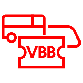 Ein Ticket mit der Aufschrift VBB und dahinter ein Zug und eine Bahn