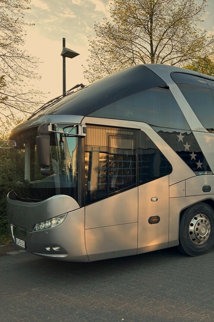 moderner Reisebus